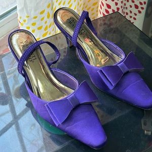 VINTAGE PURPLE HEELS